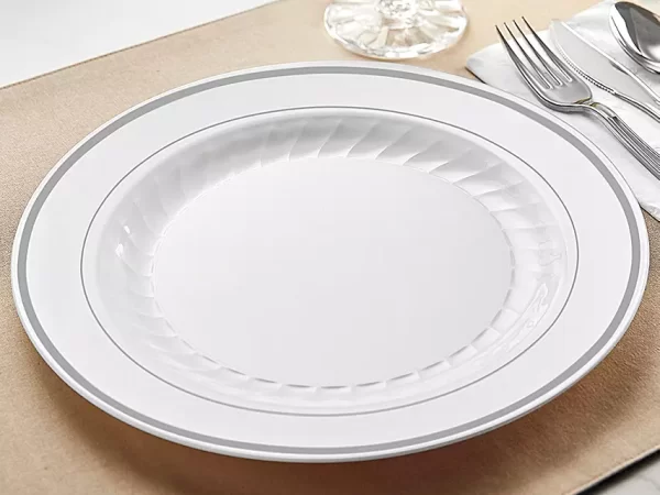 Premium Plastic Plates