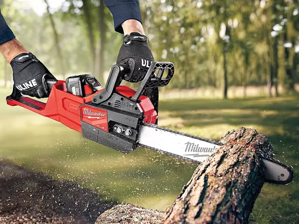 Chainsaw
MILWAUKEE®