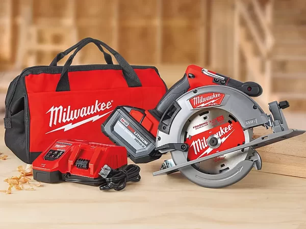 Circular Saw
MILWAUKEE®